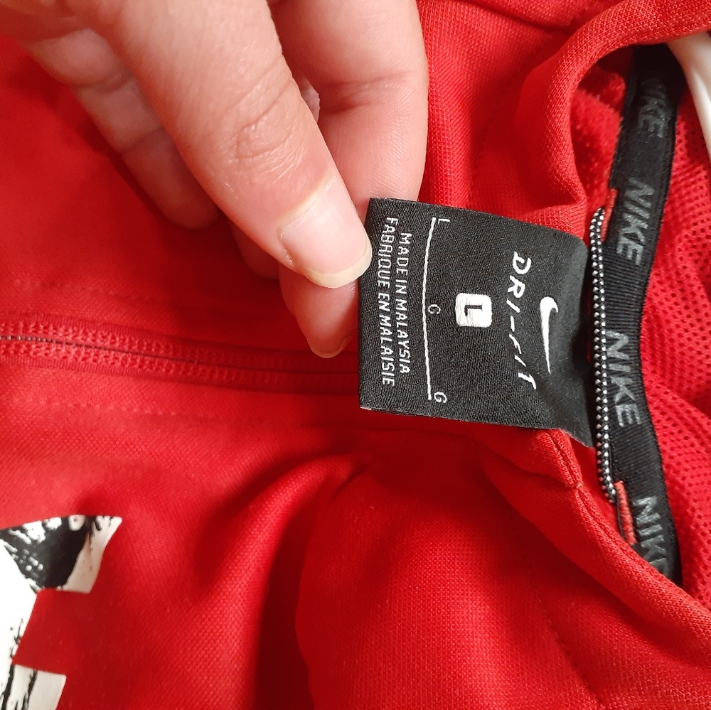 Red nike active jacket - Picture 3 of 3